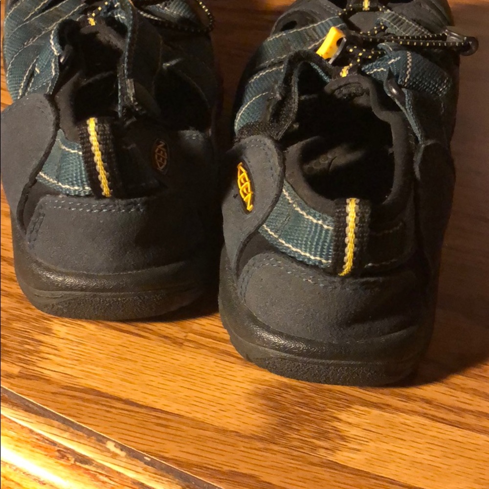 Sandals - Picture 3 of 5